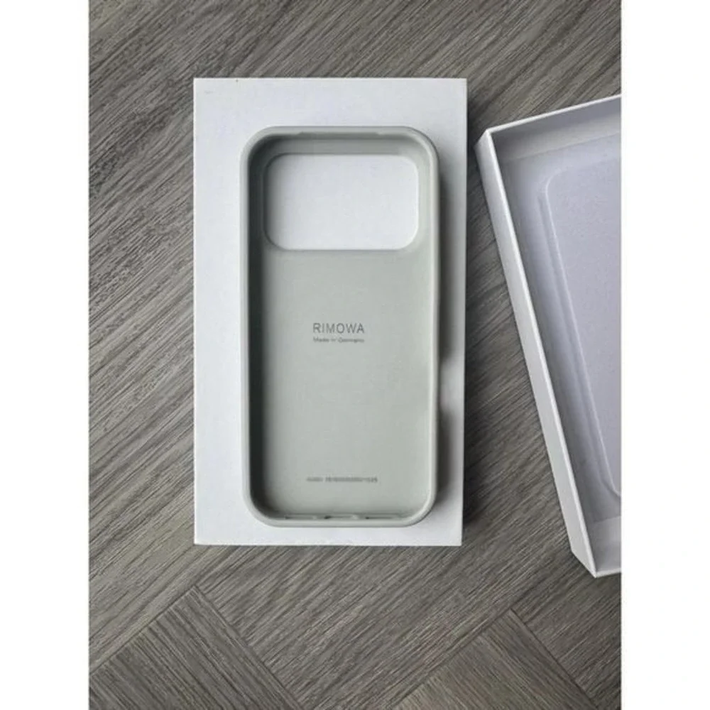 New RIMOWA Apple iPhone 17 Pro Max Silver Aluminium Phone Case Magsafe